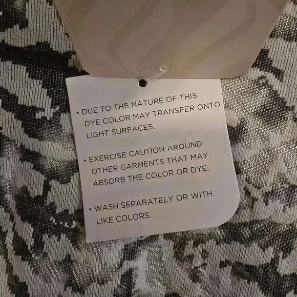 Fabletics Mari Seamless longsleeve crop top tiger tie-dye green/white size Med - Picture 5 of 7